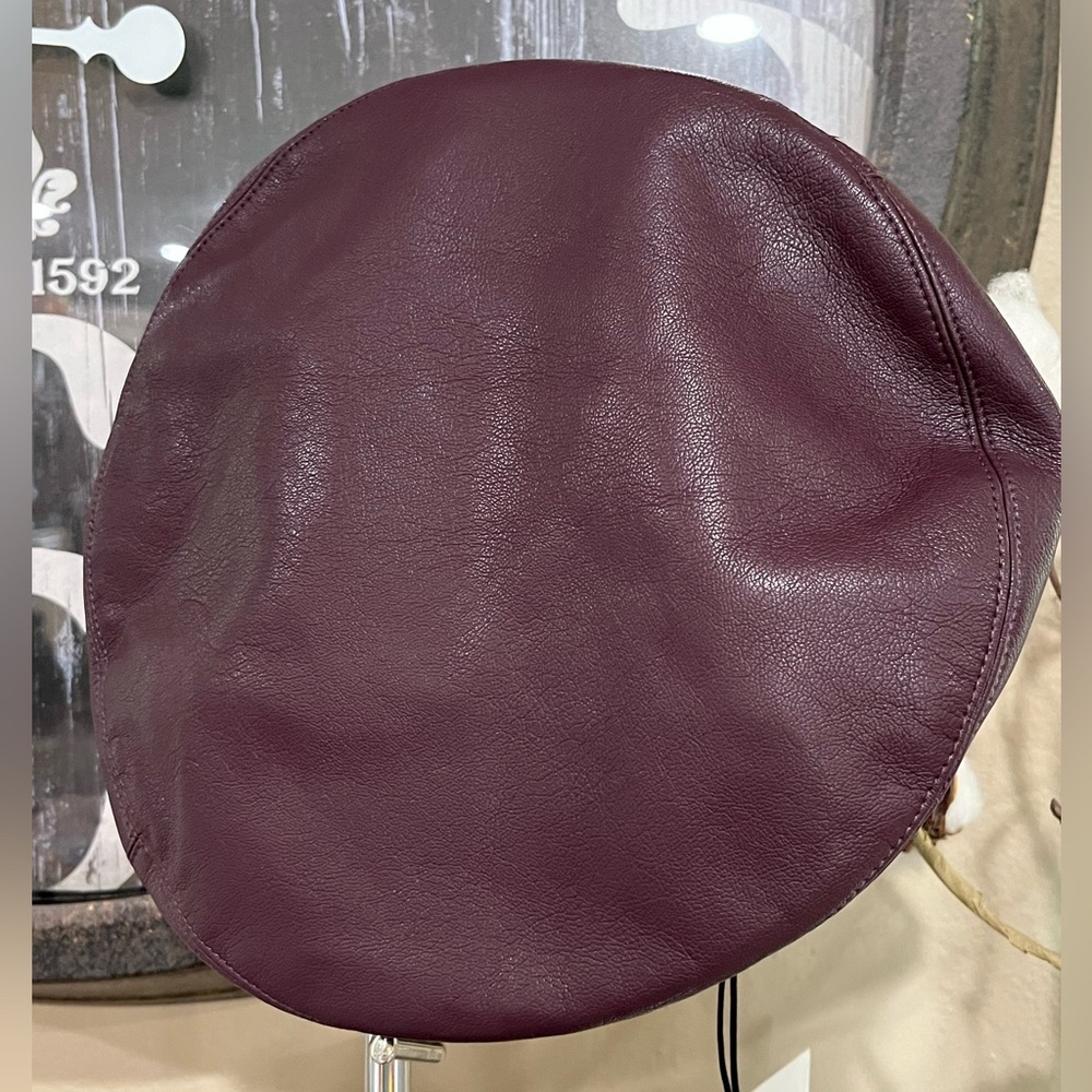 Stand Studio Freida Faux Leather Beret in burgundy, new! - Picture 3 of 10